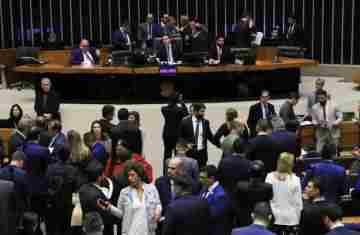  Câmara aumenta penas para crimes como extorsão e escudo humano 